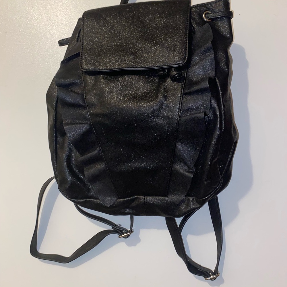 Ruffle Backpack - Picture 3 of 7
